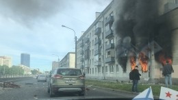 Видео: Взрыв прогремел в здании на юге Петербурга