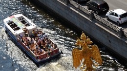 Видео: речной трамвай повредил несколько судов в Петербурге