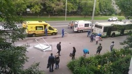 Видео с места аварии с пассажирским автобусом на юго-востоке Москвы