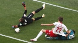 «Никто бы не назначил пенальти»: Экс-арбитр ФИФА — о борьбе Соболева и Жиркова