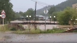 Режим ЧС введен в Нижних Сергах после мощного ливня, затопившего город