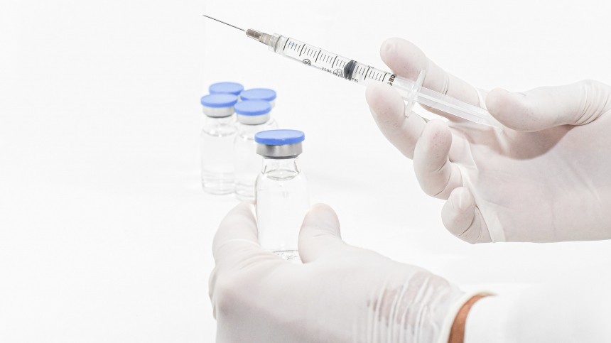 Россиянам рекомендовали сделать прививки от гриппа и пневмокока