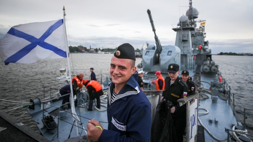 Сергей Шойгу поздравил военнослужащих и ветеранов с Днем Военно-морского флота