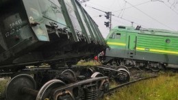 В Петербурге всю ночь восстанавливали пути после лобового столкновения поездов