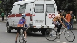 Автомобиль влетел в группу детей на велосипедах в Перми