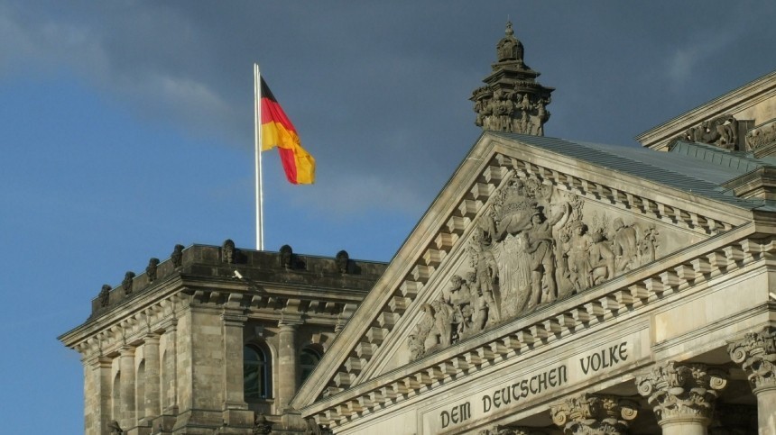 В Берлине неизвестные напали на инкассаторов возле банка