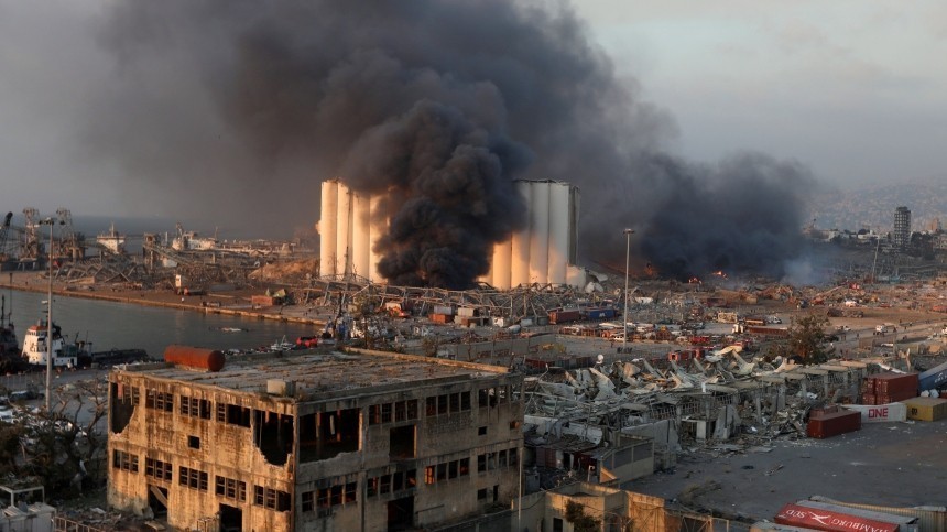 Фото пожарных, входящих на склад в Бейруте за секунды до взрыва