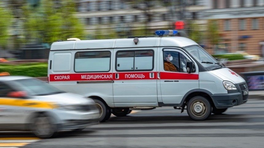 Видео с места смертельного ДТП в Москве, где водитель Mercedes сбил двух женщин
