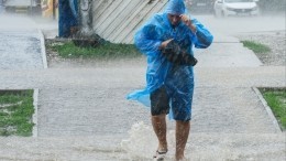Мощные ливни и ураган: стихия «порезвилась» в нескольких российских регионах — видео