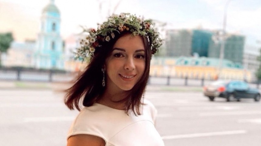 «Как статуэточка»: сестра Подольской показала живот после абдоминопластики