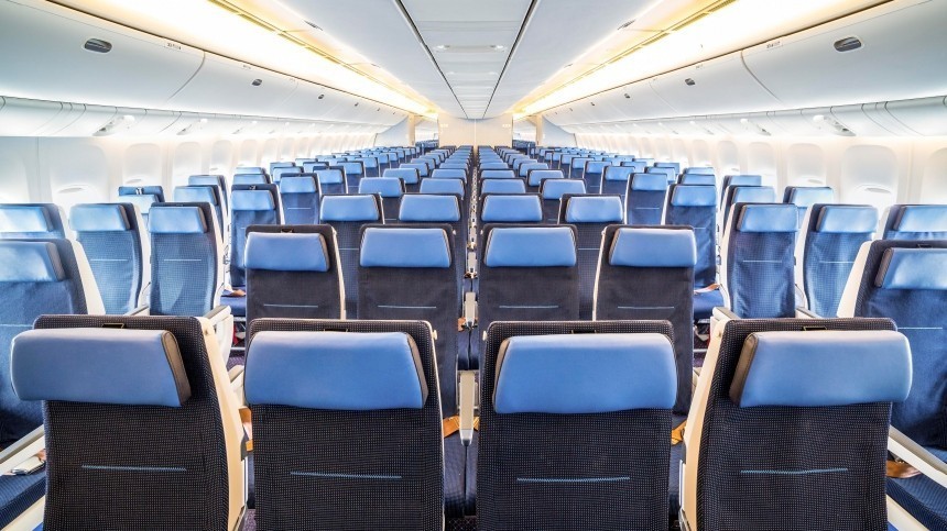 Почему опасно откидывать кресло в самолете?