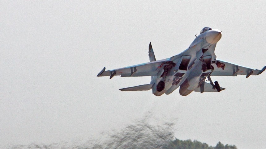 Российский Су-27 перехватил американский самолет-разведчик над Черным морем