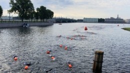 Более пятисот человек устроили массовый заплыв в Петербурге