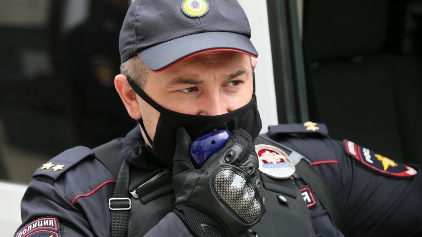 В Петербурге вооруженный бандит напал на полицейских во время задержания
