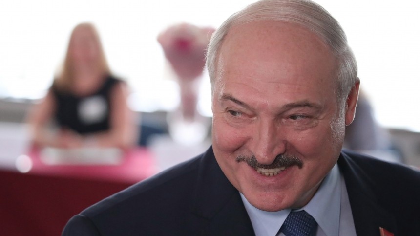 «Для начала, я пока живой» — Лукашенко прокомментировал слухи о своем отъезде