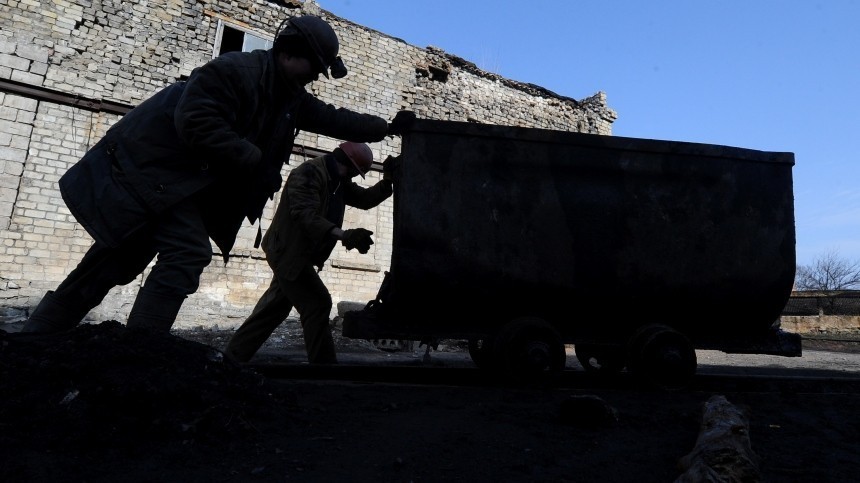 Пострадавший при обрушении на шахте в Кузбассе скончался