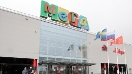 Видео с места падения стены в ТРЦ «МЕГА Дыбенко» в Петербурге