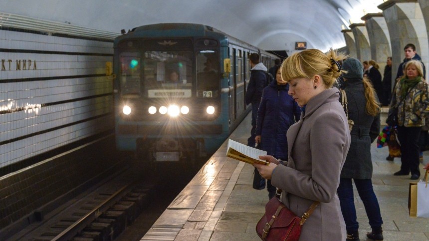 Какие книги чаще всего читают пассажиры московского метро?