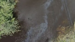 Нефтяной разлив в реке Бочин ликвидируют в Хабаровском крае