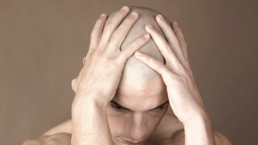 «Волосы лезут клочьями»: Перенесшие коронавирус пациенты жалуются на облысение