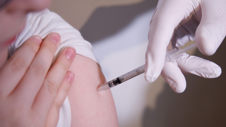 Белоруссия первой получит российскую вакцину от COVID-19
