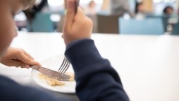 Обещанное горячее питание для школьников вылилось в одни только завтраки