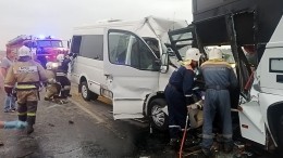 Два пассажирских автобуса столкнулись в Анапе, погибла женщина — видео