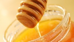 Вкусно, полезно и недорого: ТОП-5 народных рецептов с медом при простуде