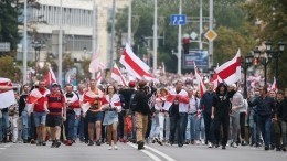 Видео: Протестующие в Минске начали строить баррикады