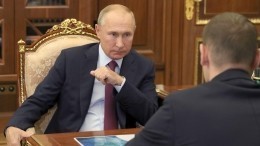 Путин обсудил с главой Росмолодежи эффективность волонтеров в стране