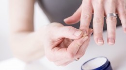 Как выявить рак по состоянию ногтей и почему маникюр может привести к онкологии
