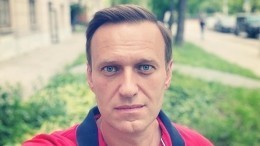 С Навальным работают сотрудники ЦРУ США — Песков