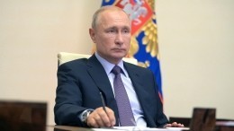 В Кремле пообещали рассказать, когда Путин сделает прививку от коронавируса