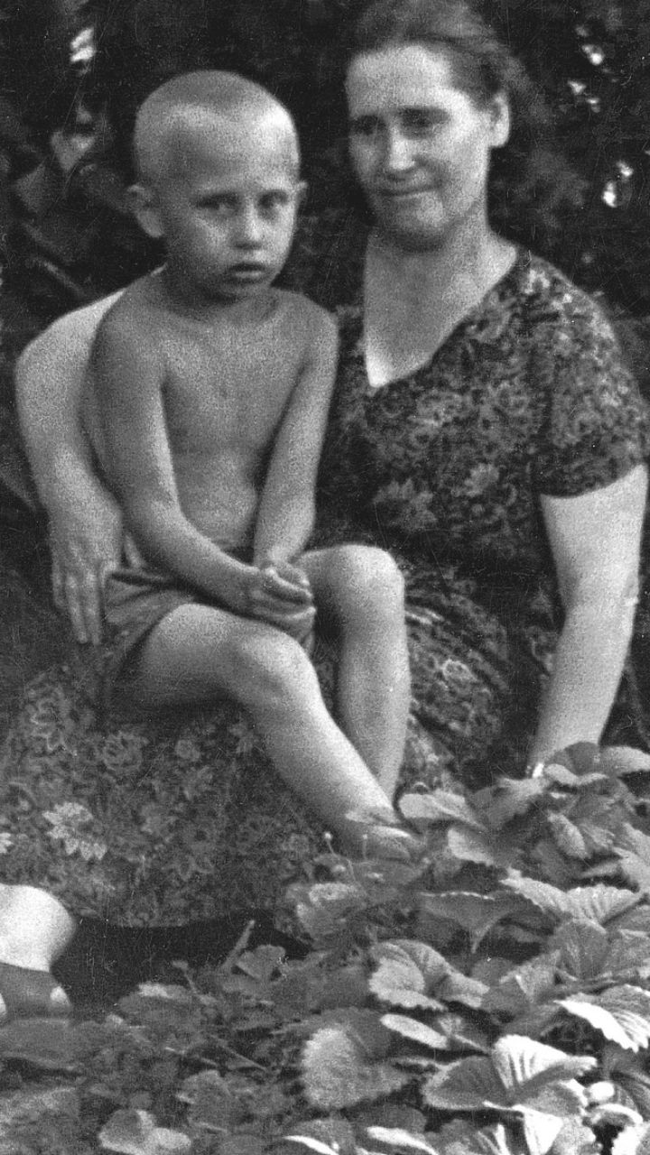 Фото путина с мамой в детстве