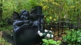 Охотники за ангелами: Вандалы громят скульптуры на кладбище в Петербурге
