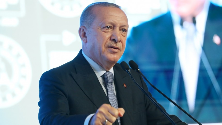 Эрдоган обвинил Россию, США и Францию в поставках оружия Армении
