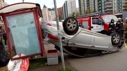 Видео: жених по пути в ЗАГС чуть не погиб в ДТП на востоке Петербурга