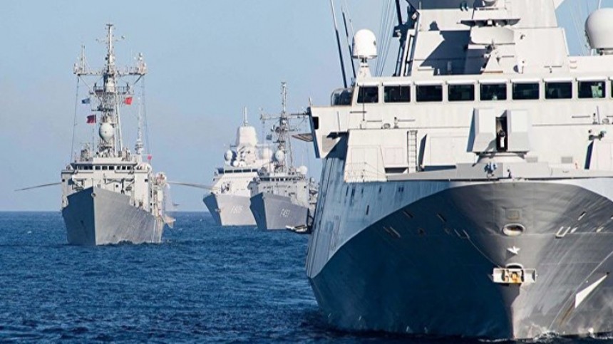 Черноморский флот начал следить за группой кораблей ВМС НАТО