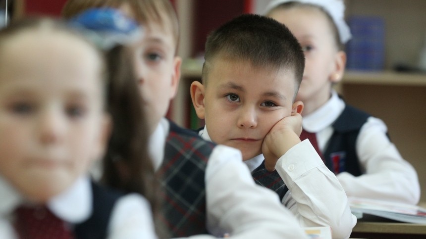В школах Петербурга введут смешанное обучение