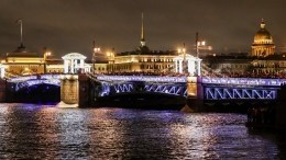 Из-за шторма в Петербурге отменили разводку мостов