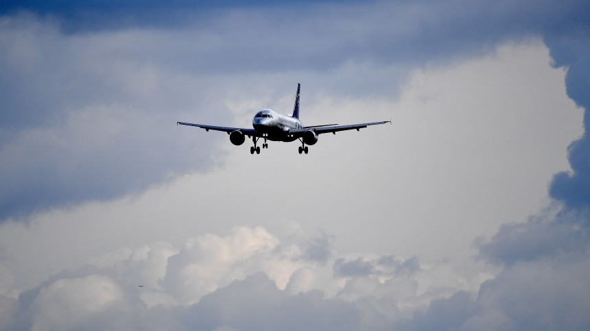 Самолет, летящий из Уфы в Москву, подал сигнал тревоги
