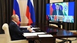 Путин выступил за объединение стран БРИКС для массового выпуска вакцин от COVID-19