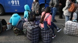 Видео: Сотни беженцев вернулись в Степанакерт