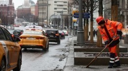 Последствия ледяного дождя во Владивостоке и Москве — видео