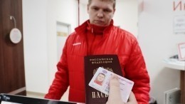 Надписи на трех языках: в России вступили в силу изменения в водительских удостоверениях и ПТС