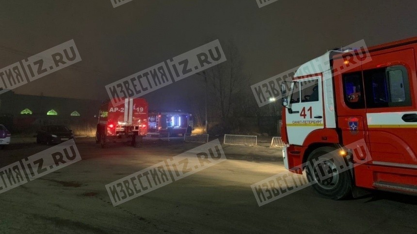 Железнодорожные вагоны горят в Кировском районе Петербурга