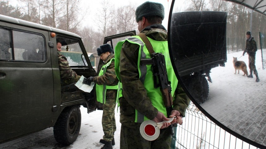 Пограничники вступили в бой с тремя вооруженными людьми на границе с Украиной