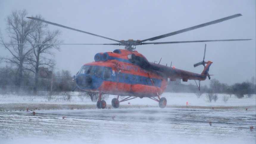 Вертолет совершил экстренную посадку в ХМАО из-за проблем с двигателем