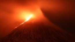 Извержение Ключевского вулкана на Камчатке перешло в активную фазу