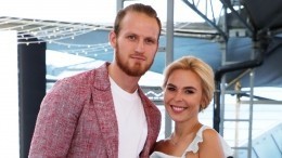 Певица Пелагея и хоккеист Телегин официально развелись